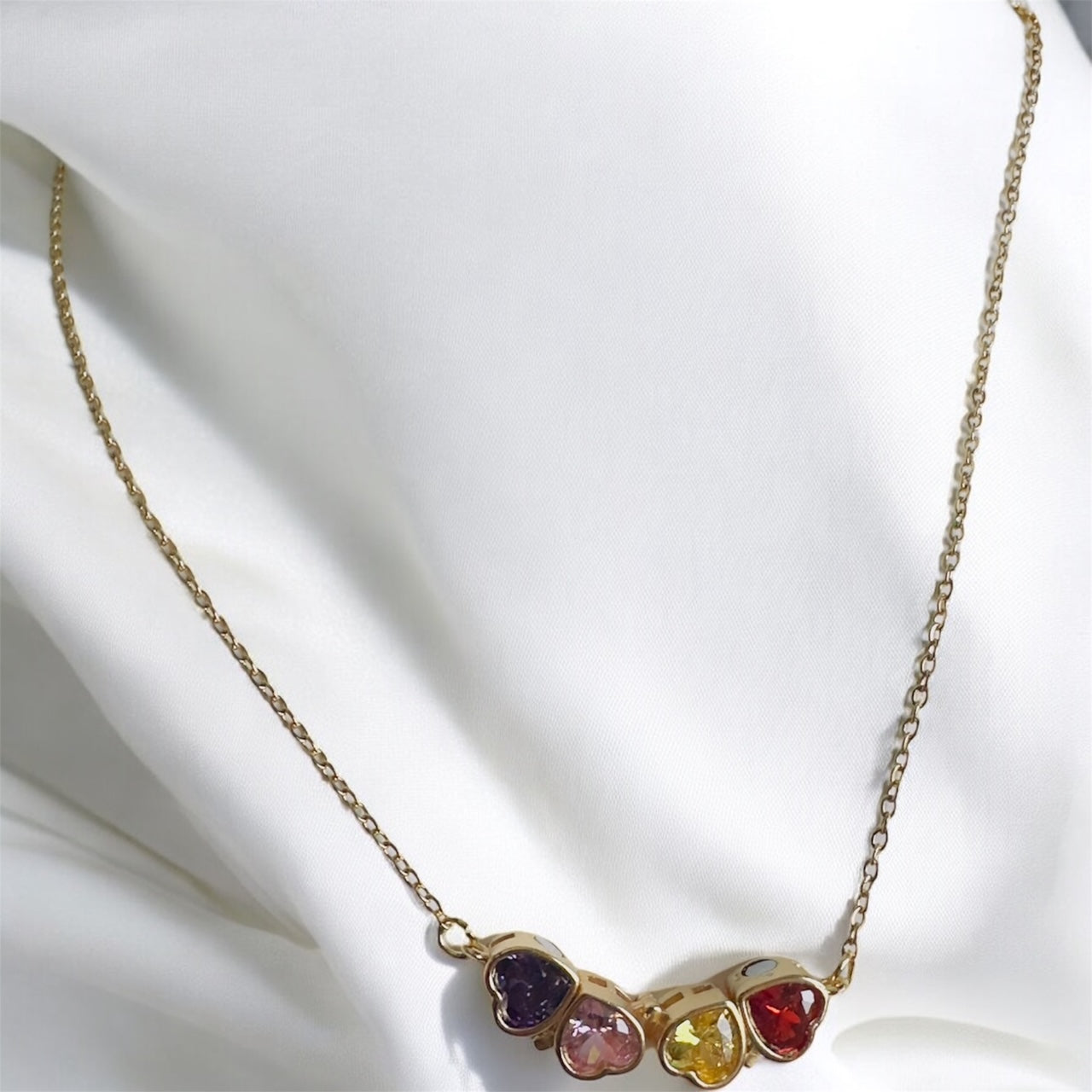 Collier magnétique trèfle arc en ciel