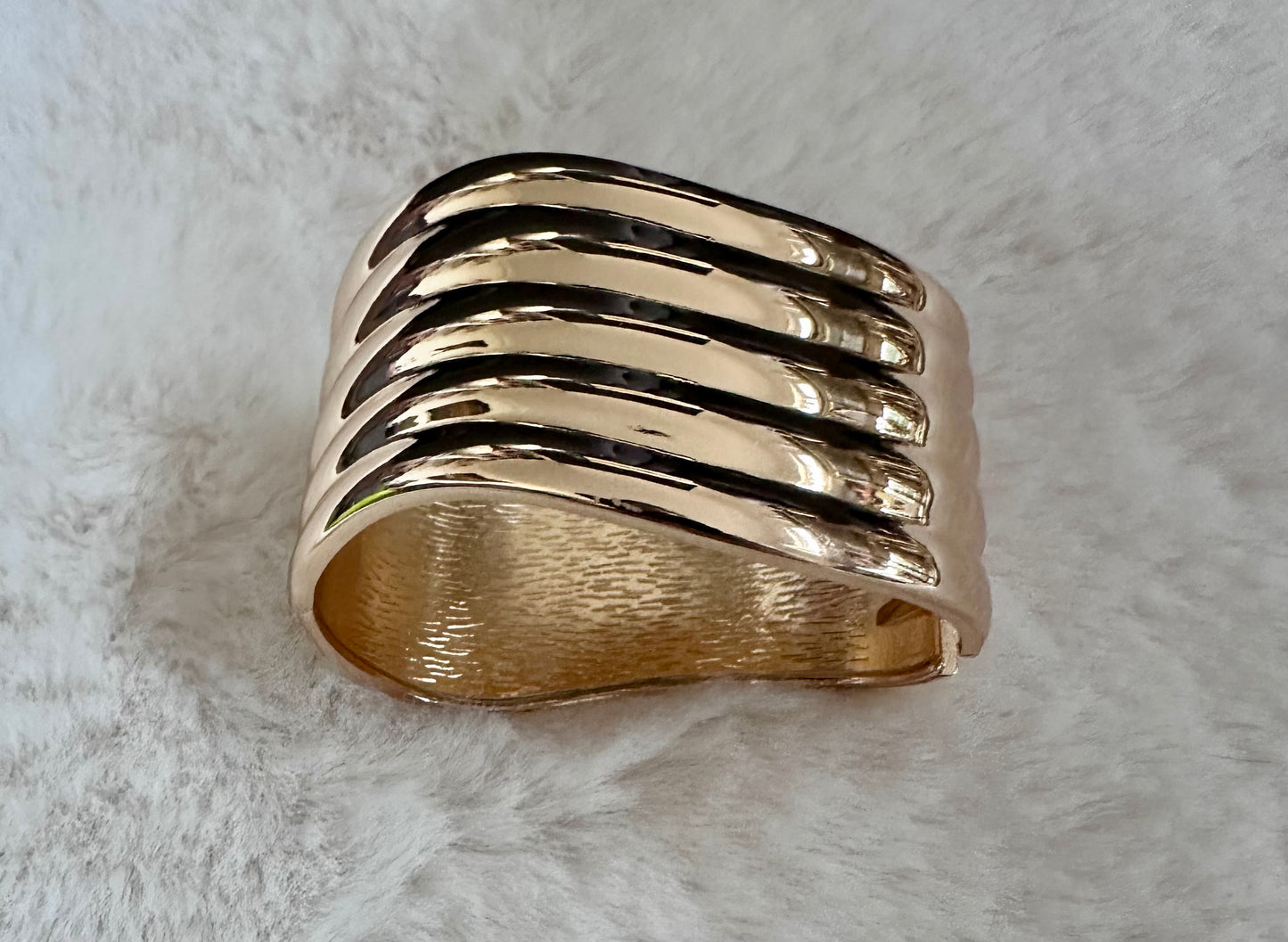 Bracelet Manchette Doré – Élégance Sculpturale