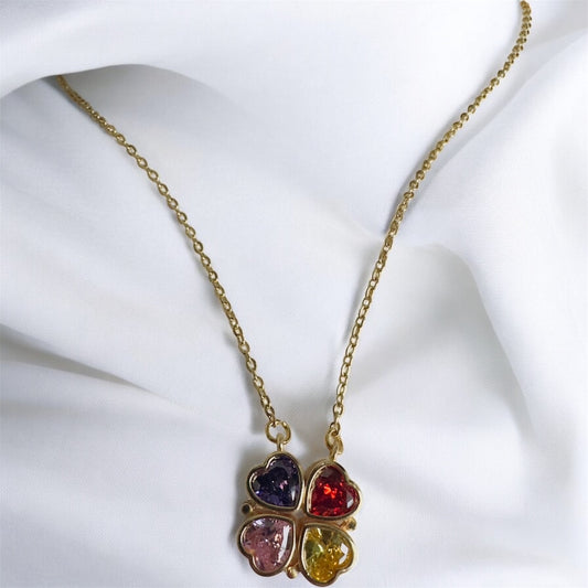 Collier magnétique trèfle arc en ciel